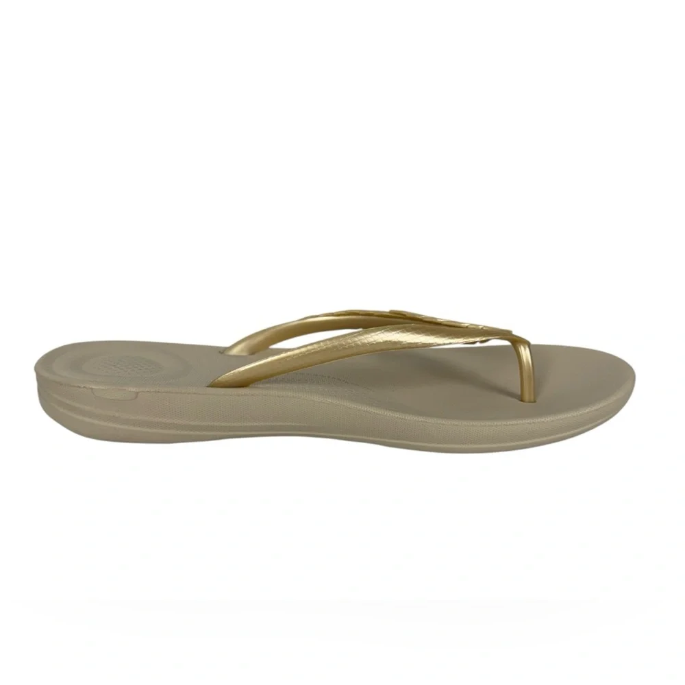 FitFlop IQushion Flip Flop Womens 9 Sandal Feather Ergonomic Comfort Gold EUC